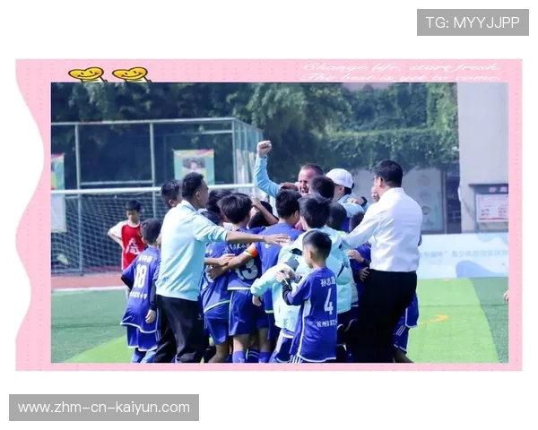 冠军球队球员参与校园足球普及活动助力青训发展，校园足球冠军杯