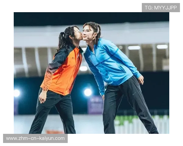 乒乓女将的甜飒新风尚：自拍比心，魅力无限